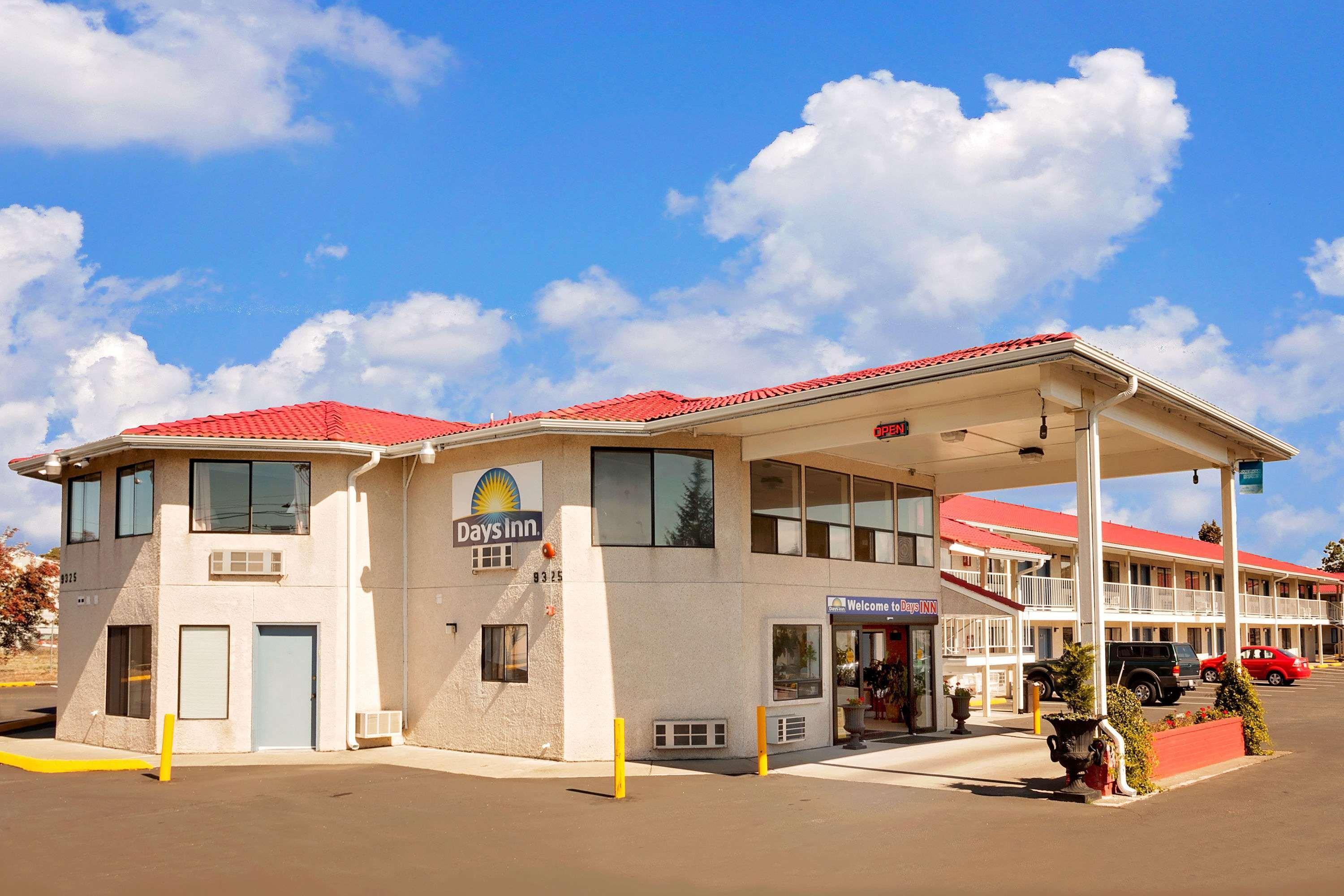 Days Inn By Wyndham Lakewood South Tacoma Exterior photo